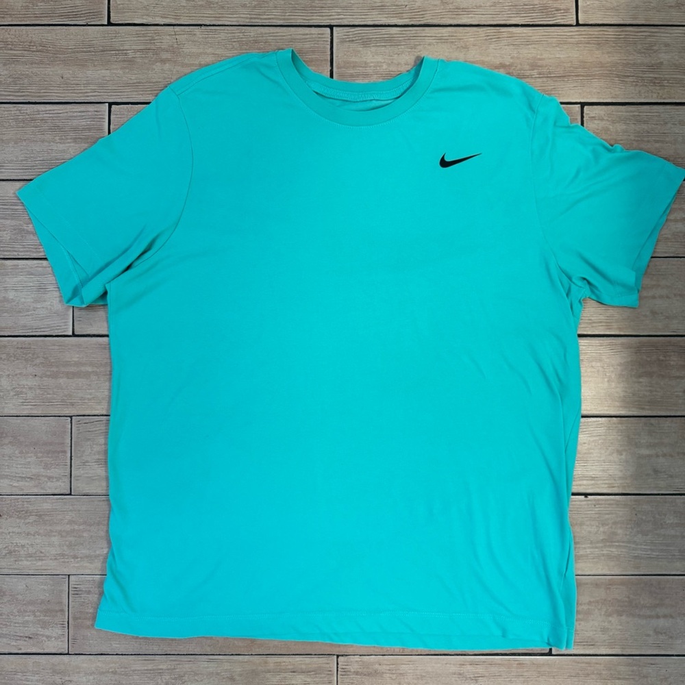Nike Men's Turquoise Short Sleeve Tee